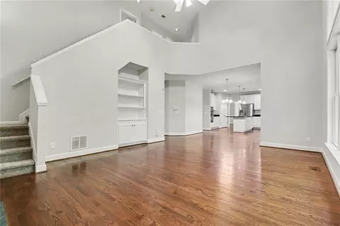 Living - 3914 Noblin Creek Dr, Duluth, GA 30097 photo 3 of 7