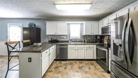 Kitchen - 85 W Fork Way, Temple, GA 30179 photo 2 of 3