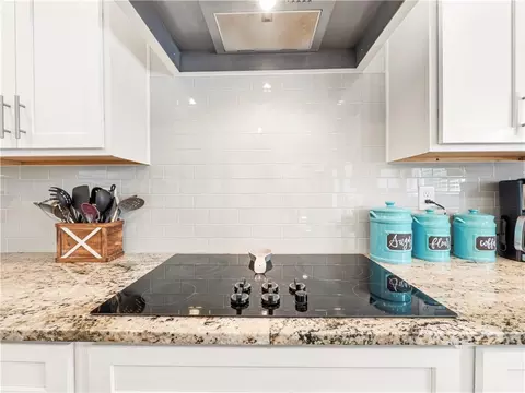 Kitchen - 4018 Silverstone Dr, Braselton, GA 30517 photo 4 of 5