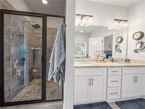 Bath - 4018 Silverstone Dr, Braselton, GA 30517 photo 5 of 6