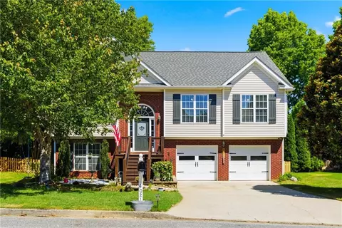 4021 Mcdowell Dr, Acworth, GA 30101