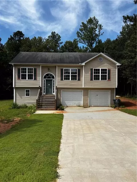 142 Longstreet Cir, Oxford, GA 30054