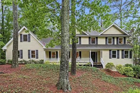 2955 Ascot Ln, Roswell, GA 30076