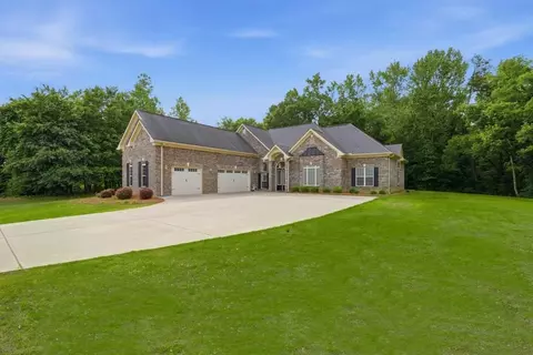 1042 Beaver Dam Rd, Hoschton, GA 30548