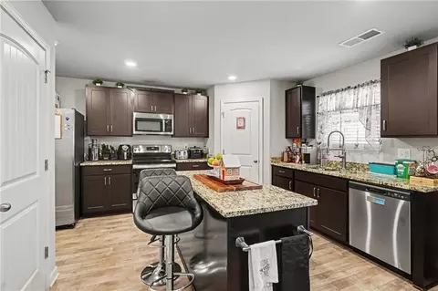Kitchen - 424 Toronto Cir, Hampton, GA 30228 photo 2 of 2