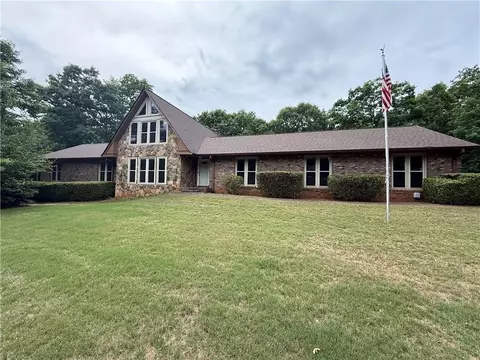 3135 Heritage Crossing Dr, Buford, GA 30519