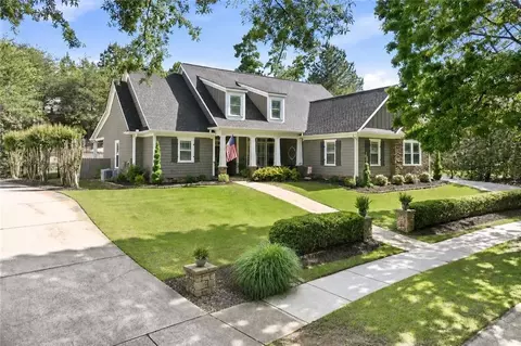 6808 Grand Marina Cir, Gainesville, GA 30506
