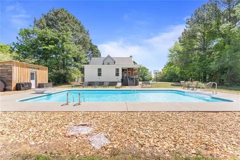 Exterior - 7501 Lula Rd, Lula, GA 30554 photo 6 of 12
