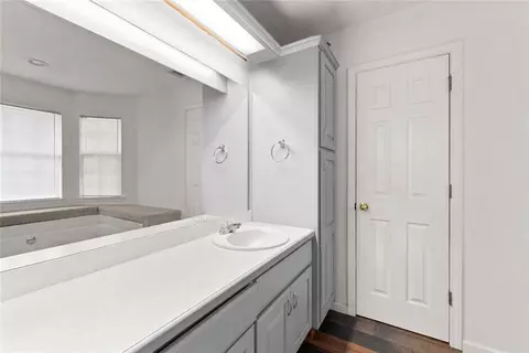 Bath - 7501 Lula Rd, Lula, GA 30554 photo 3 of 5