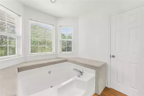 Bath - 7501 Lula Rd, Lula, GA 30554 photo 4 of 5