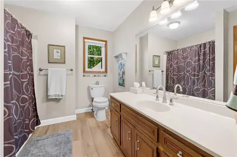 Bath - 2974 Caldwell Cir, Suwanee, GA 30024 photo 3 of 5