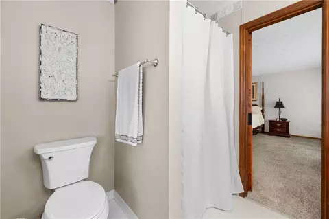 Bath - 2974 Caldwell Cir, Suwanee, GA 30024 photo 2 of 5