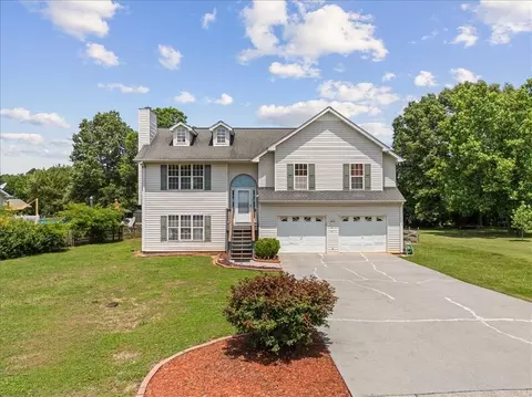 143 Honeysuckle Dr SE, Calhoun, GA 30701