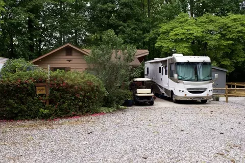 87 Maple Wood Ln, Cleveland, GA 30528