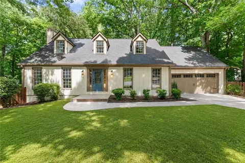 1476 W Lake Dr, Gainesville, GA 30501