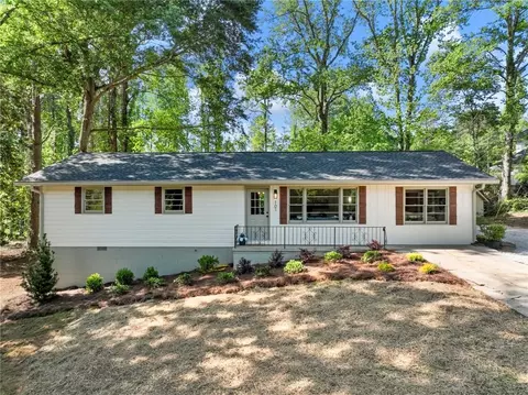 101 Maddox Rd, Buford, GA 30518