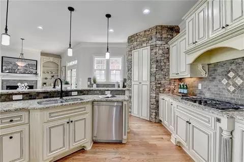 Kitchen - 3487 Binghurst Rd, Suwanee, GA 30024 photo 8 of 12