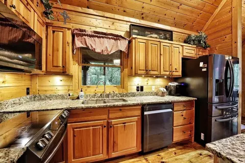 Kitchen - 85 Hunter Dr, Talking Rock, GA 30175 photo 4 of 6