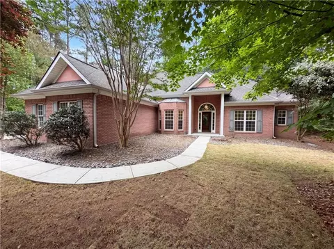 125 Farr Lake Dr, Tyrone, GA 30290