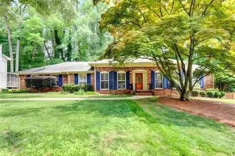 1571 Rochelle Ct, Dunwoody, GA 30338