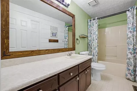 Bath - 180 Hayes Cir, Rex, GA 30273 photo 5 of 5
