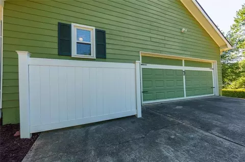 Exterior - 180 Hayes Cir, Rex, GA 30273 photo 9 of 17