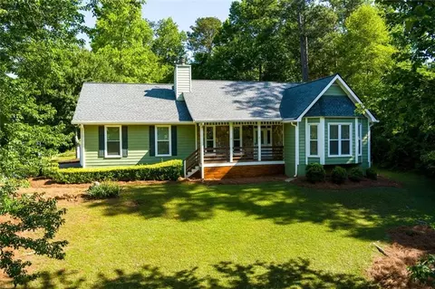 180 Hayes Cir, Rex, GA 30273