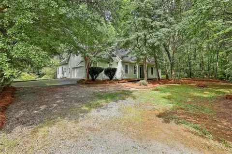 615 New Hope Rd, Fayetteville, GA 30214
