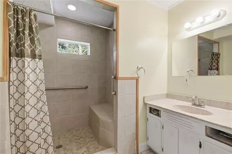 Bath - 3695 Ledan Rd, Gainesville, GA 30506 photo 1 of 7