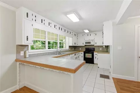 Kitchen - 3695 Ledan Rd, Gainesville, GA 30506 photo 1 of 3