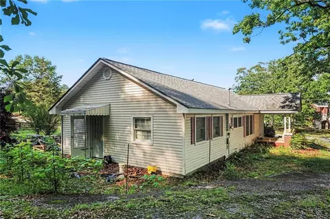 1288 Rose Ln, Toccoa, GA 30577 photo 3