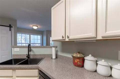 Kitchen - 25 Shadowbrook Ct, Covington, GA 30014 photo 3 of 4