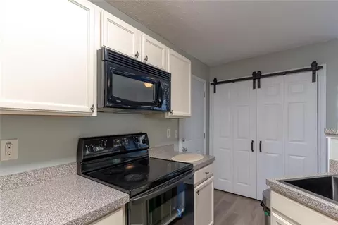 Kitchen - 25 Shadowbrook Ct, Covington, GA 30014 photo 4 of 4