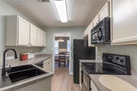 Kitchen - 25 Shadowbrook Ct, Covington, GA 30014 photo 2 of 4