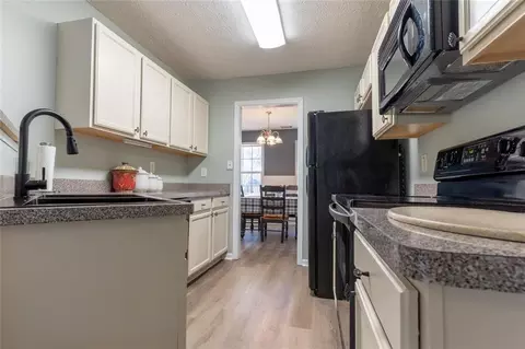 Kitchen - 25 Shadowbrook Ct, Covington, GA 30014 photo 1 of 4