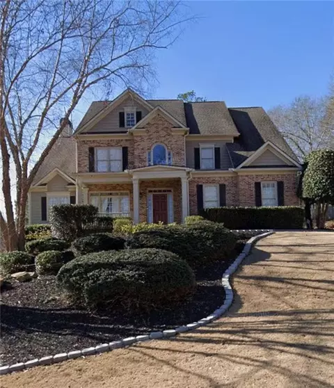 905 Misty Wood Ln, Suwanee, GA 30024