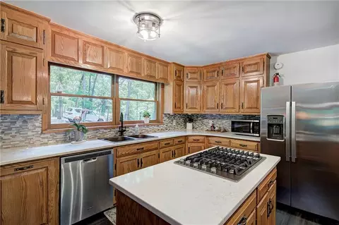 Kitchen - 12 Tamarack Pt, Jasper, GA 30143 photo 4 of 5