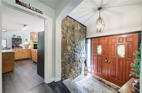 Entry Way - 12 Tamarack Pt, Jasper, GA 30143 photo 2 of 3