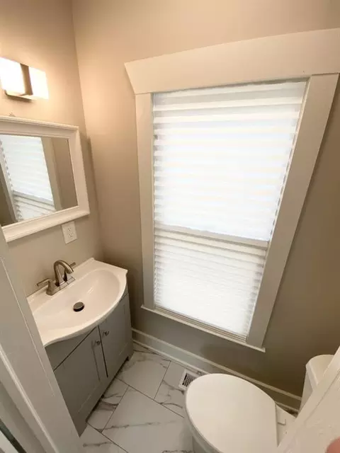 Bath - 702 Roosevelt St, Monroe, GA 30656 photo 1 of 2