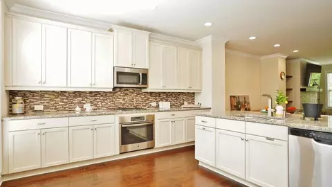 Kitchen - 6534 Marlowe Gren Way, Suwanee, GA 30024 photo 5 of 6