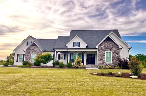 254 Sweetgrass Dr, Demorest, GA 30535