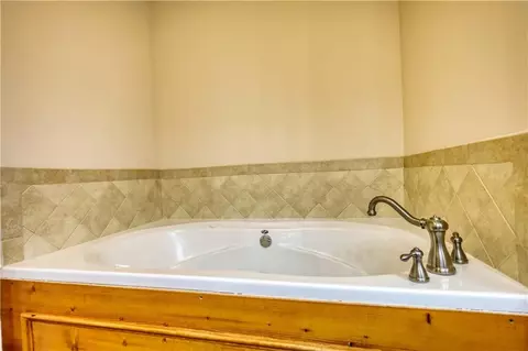 Bath - 10110 Malcolm Ct, Covington, GA 30014 photo 3 of 6