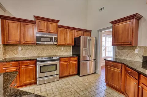 Kitchen - 10110 Malcolm Ct, Covington, GA 30014 photo 4 of 6