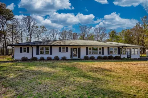 10 Wolfskin Rd, Arnoldsville, GA 30619
