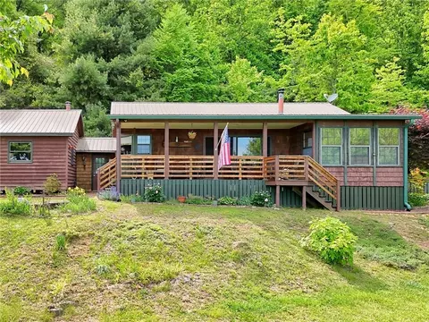 306 Frontier Rd, Tiger, GA 30576