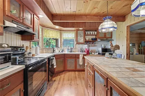 Kitchen - 306 Frontier Rd, Tiger, GA 30576 photo 2 of 4
