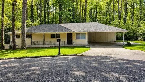 3226 Cloverhurst Dr, East Point, GA 30344