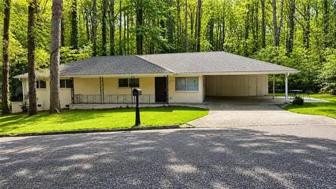 3226 Cloverhurst Dr, East Point, GA 30344