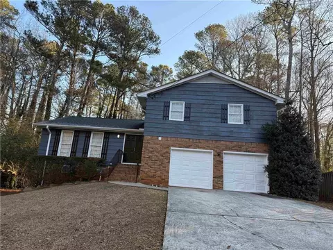 818 Bradford Ct, Lilburn, GA 30047