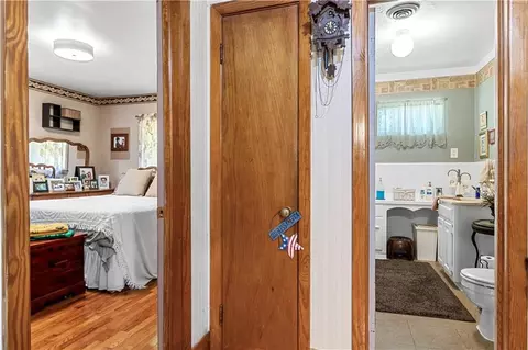 Entry Way - 106 E Valley Rd, Rome, GA 30161 photo 2 of 2